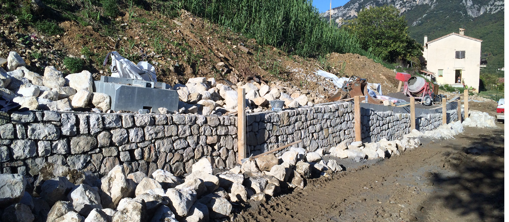 RECONSTRUCTION DE DEUX MURS DE SOUTENEMENT - AVENUE DES ECOLES BAR SUR LOUP